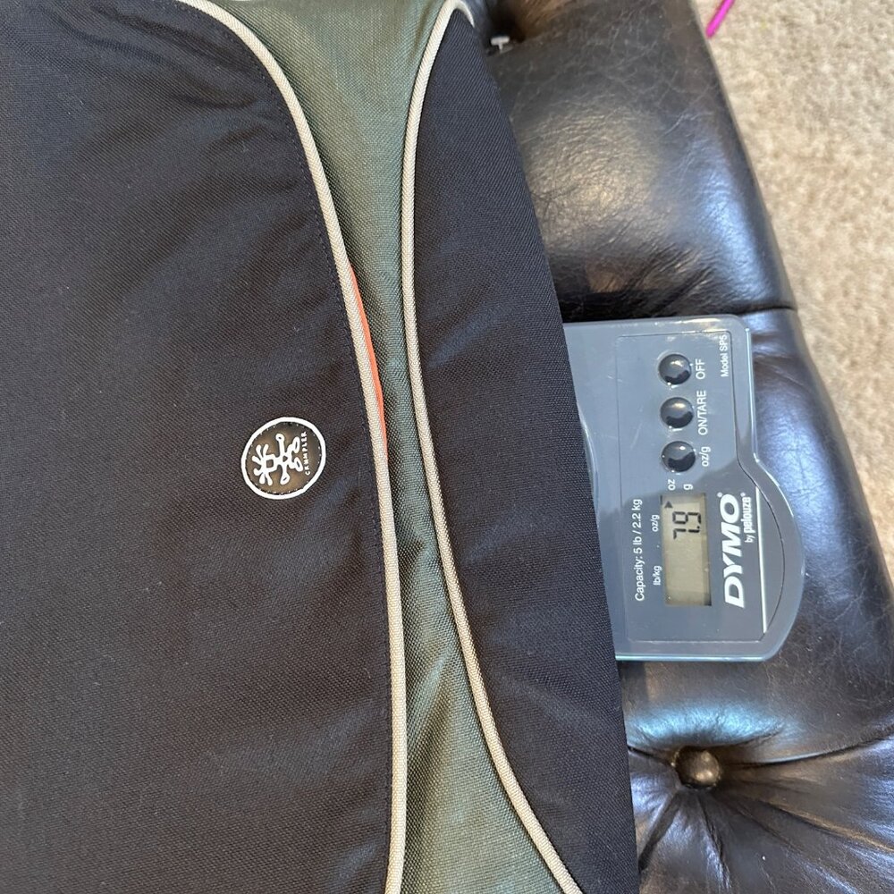 Crumpler McBain's Baby XL Laptop Camera Shoulder Cross Bag Green Black Strap - Picture 8 of 10